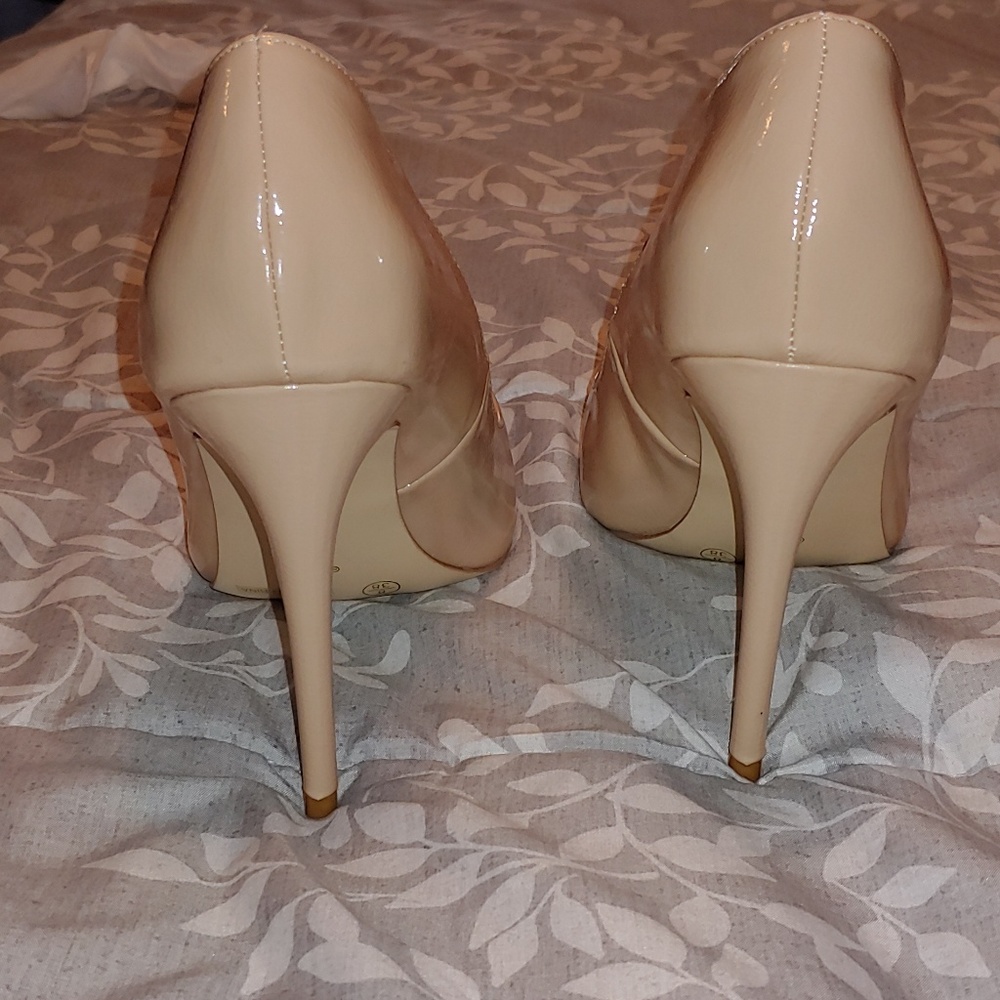 Nude Pumps - Picture 4 of 4